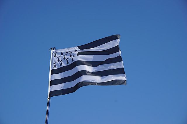 carte postale drapeau breton